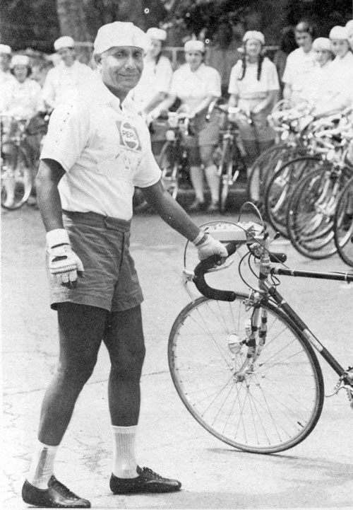sri-chinmoy_by_bike.jpg