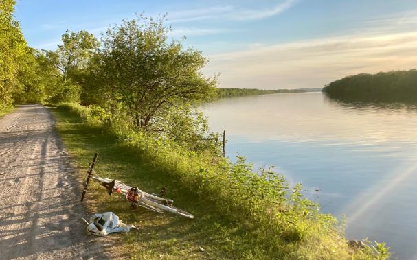 Prapti_countryRoadAlongOttawaRiver_w1.jpg